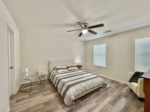 2 Twin Feather Place, The Woodlands, TX 77381