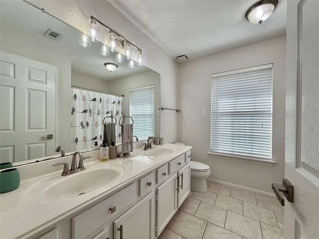 2 Twin Feather Place, The Woodlands, TX 77381