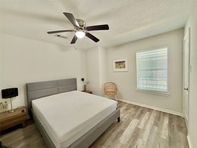 2 Twin Feather Place, The Woodlands, TX 77381