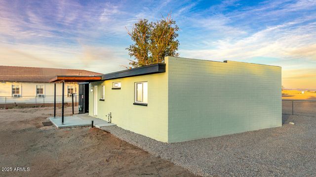 50644 N 1ST Street, Aguila, AZ 85320
