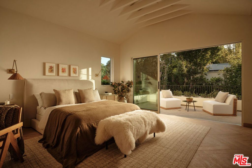 Image 12 of property listing at 411 N Bowling Green Way, Los Angeles, CA 90049