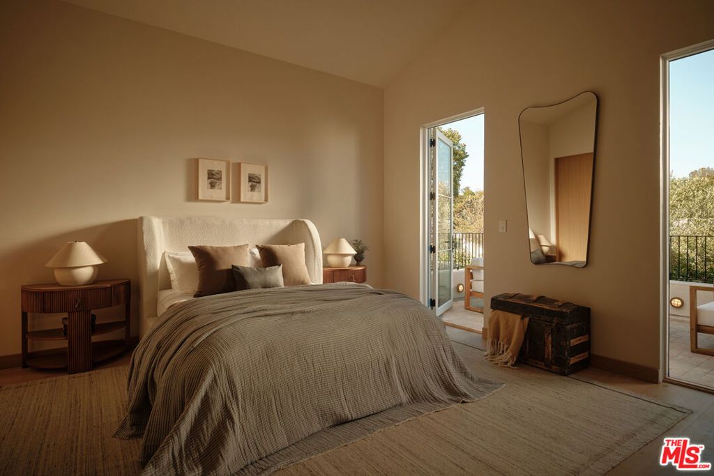 Image 16 of property listing at 411 N Bowling Green Way, Los Angeles, CA 90049