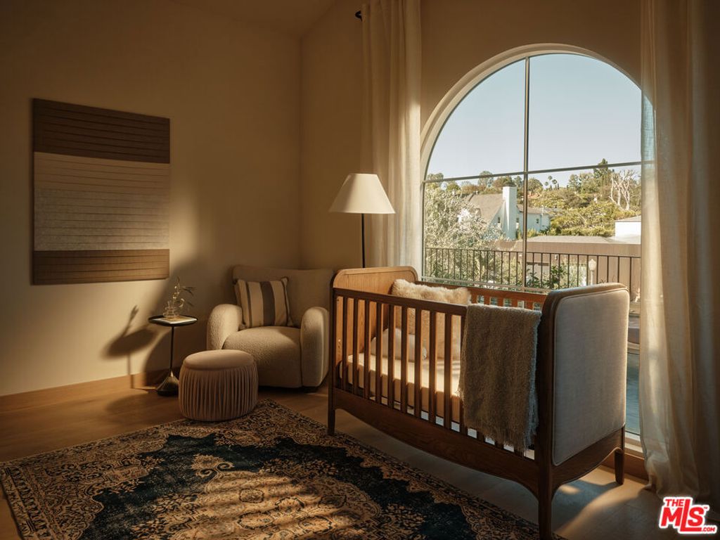 Image 19 of property listing at 411 N Bowling Green Way, Los Angeles, CA 90049