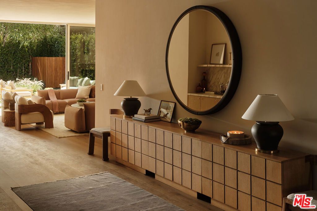 Image 3 of property listing at 411 N Bowling Green Way, Los Angeles, CA 90049