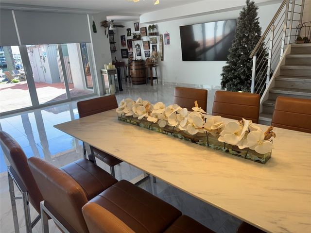 814 NE 25 64, Hallandale Beach, FL 33009