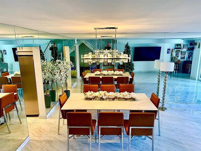 814 NE 25 64, Hallandale Beach, FL 33009