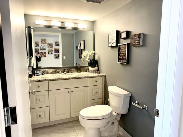 814 NE 25 64, Hallandale Beach, FL 33009