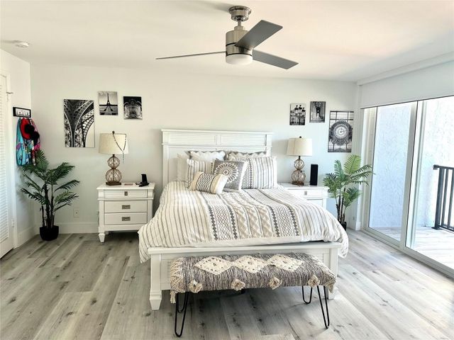 814 NE 25 64, Hallandale Beach, FL 33009