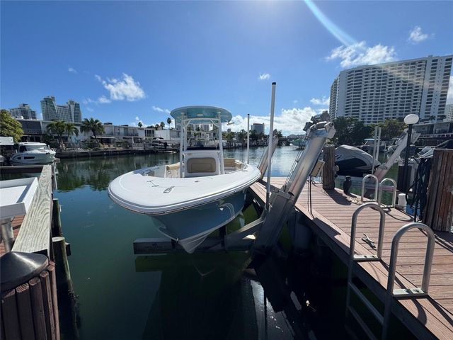 814 NE 25 64, Hallandale Beach, FL 33009