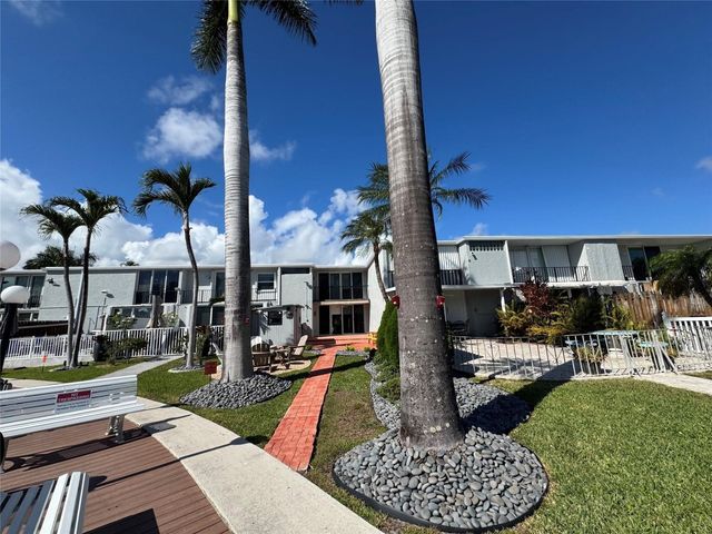 814 NE 25 64, Hallandale Beach, FL 33009