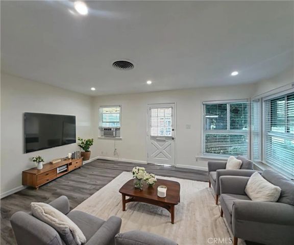 504 N Hollywood, Burbank, CA 91505