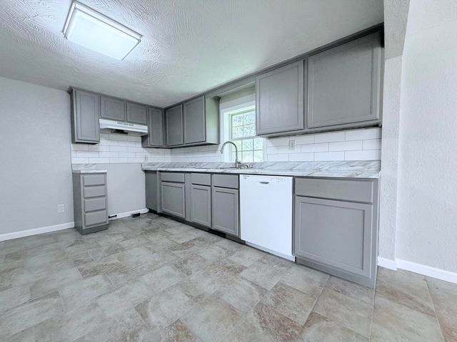 407 W Brown Street, Clever, MO 65631