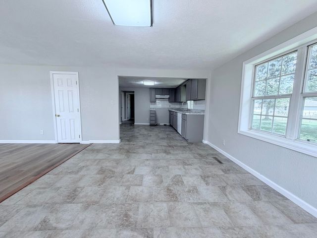 407 W Brown Street, Clever, MO 65631