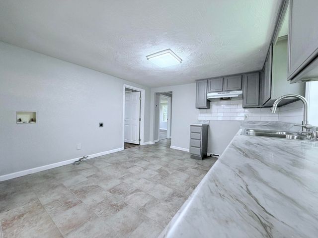 407 W Brown Street, Clever, MO 65631