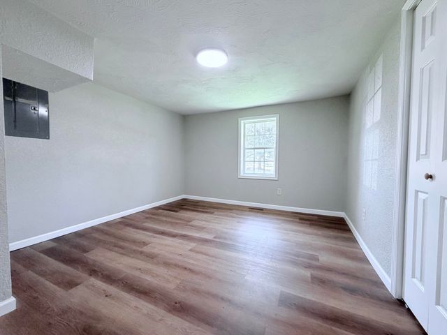 407 W Brown Street, Clever, MO 65631