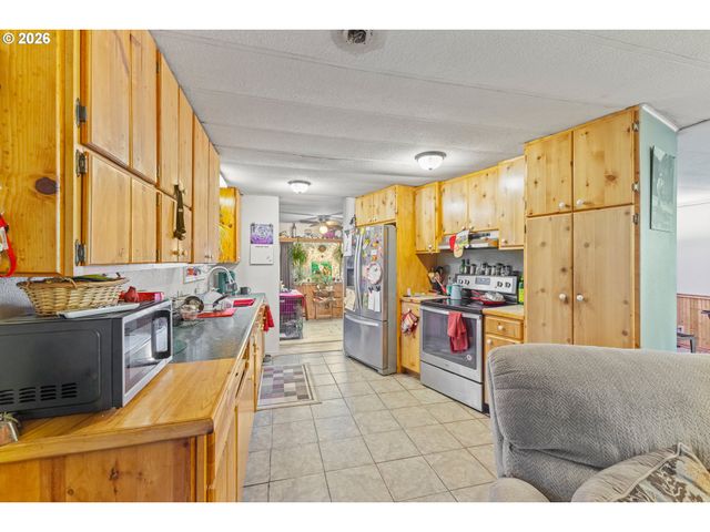 2409 IRELAND Rd, Winston, OR 97496