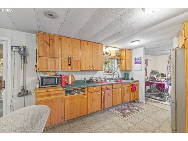 2409 IRELAND Rd, Winston, OR 97496