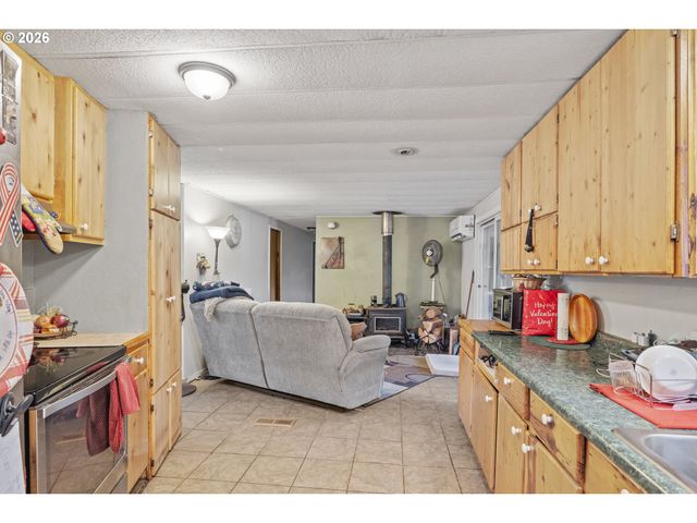 2409 IRELAND Rd, Winston, OR 97496