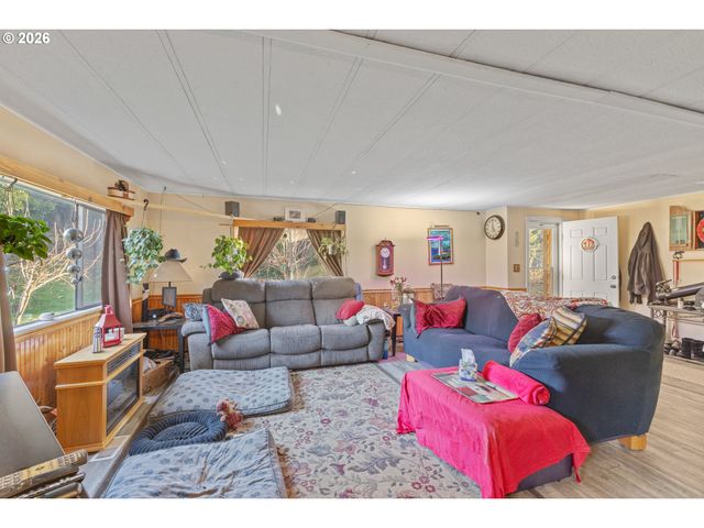 2409 IRELAND Rd, Winston, OR 97496