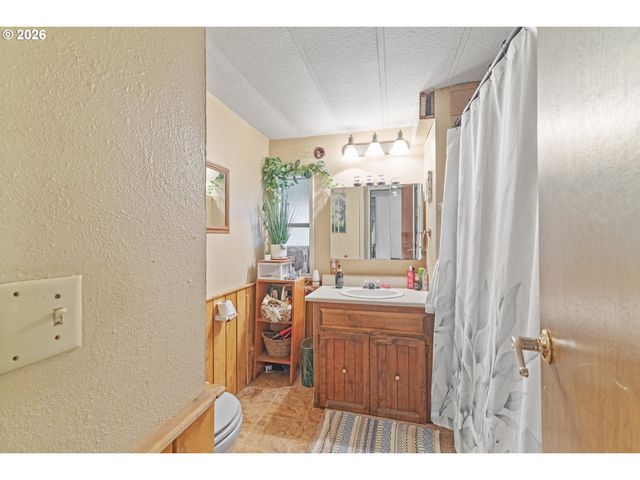 2409 IRELAND Rd, Winston, OR 97496