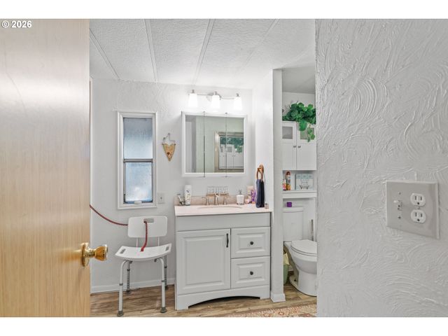 2409 IRELAND Rd, Winston, OR 97496