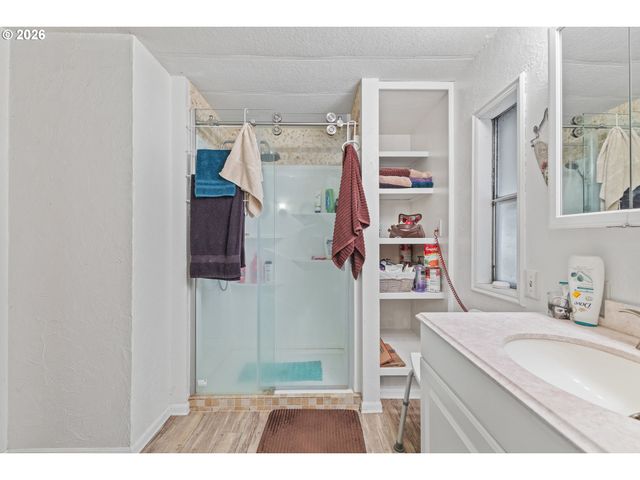 2409 IRELAND Rd, Winston, OR 97496