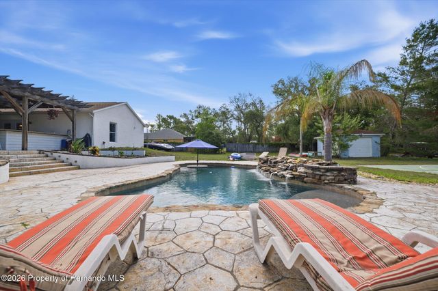 10260 Caracara Avenue, Weeki Wachee, FL 34613