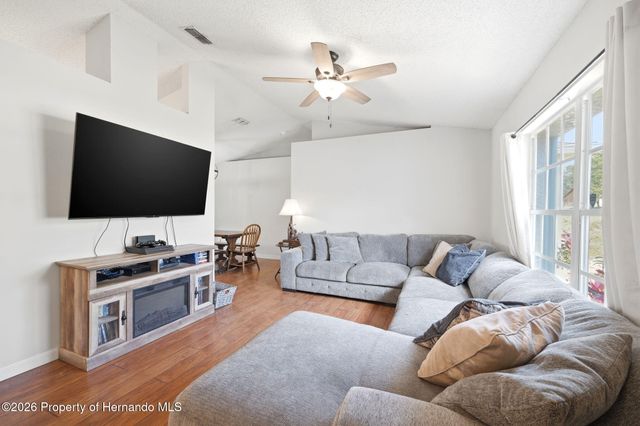 10260 Caracara Avenue, Weeki Wachee, FL 34613