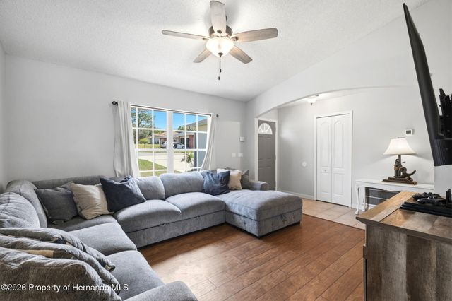 10260 Caracara Avenue, Weeki Wachee, FL 34613