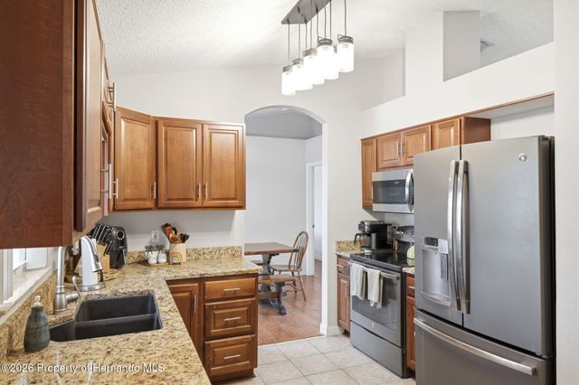 10260 Caracara Avenue, Weeki Wachee, FL 34613
