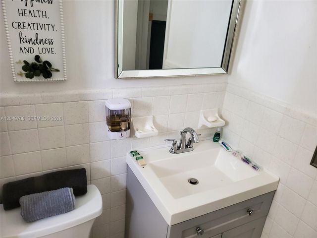804 NW 8th St, Dania Beach, FL 33004