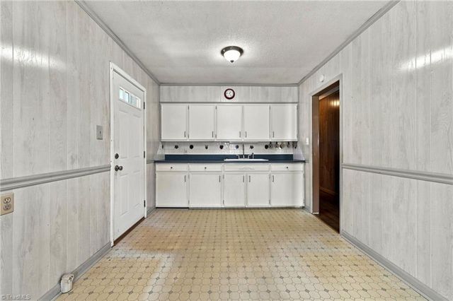 2010 Edgewood Drive, High Point, NC 27262