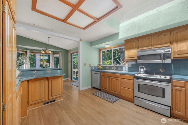 8941 170th Court NE, Redmond, WA 98052