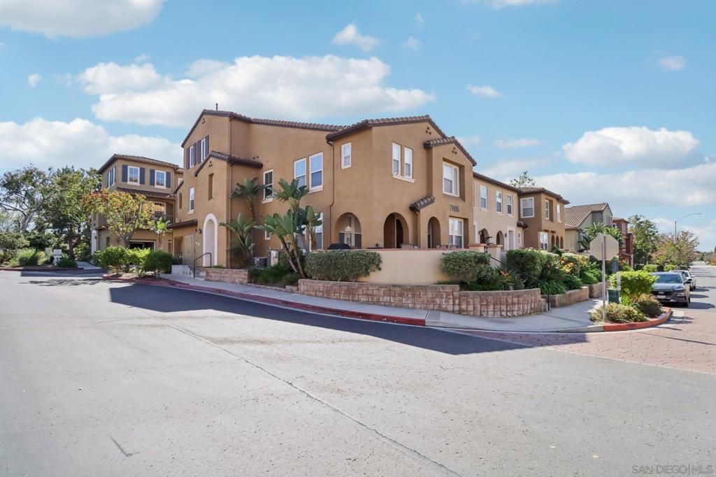 Image 4 of property listing at 7895 Via Montebello 1, San Diego, CA 92129