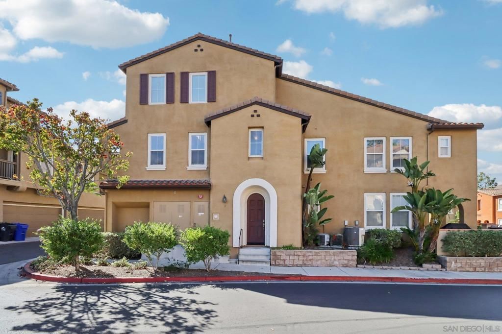 Image 5 of property listing at 7895 Via Montebello 1, San Diego, CA 92129