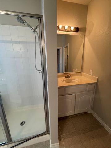 2740 Eastland Drive, Grand Prairie, TX 75052