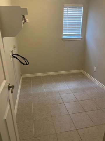 2740 Eastland Drive, Grand Prairie, TX 75052