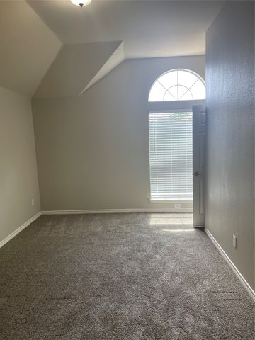 2740 Eastland Drive, Grand Prairie, TX 75052