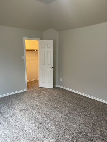 2740 Eastland Drive, Grand Prairie, TX 75052