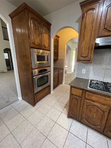 2740 Eastland Drive, Grand Prairie, TX 75052