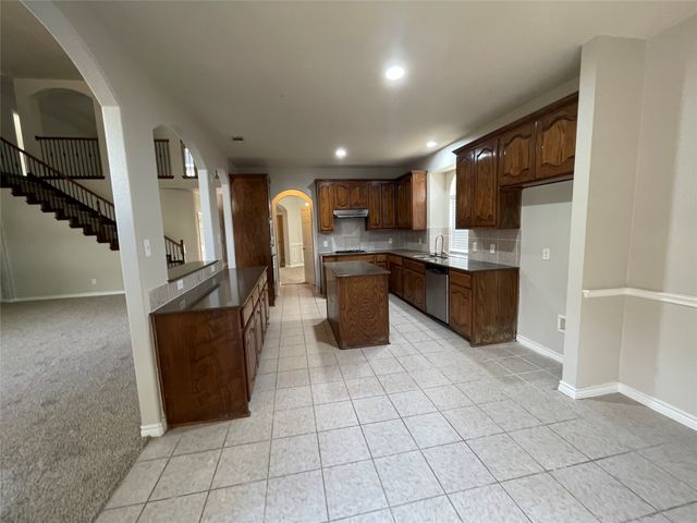 2740 Eastland Drive, Grand Prairie, TX 75052