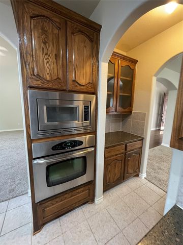 2740 Eastland Drive, Grand Prairie, TX 75052
