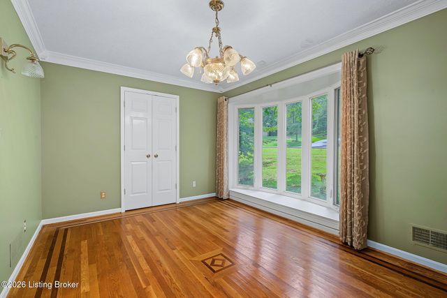 8819 Mountain Brook Dr, Louisville, KY 40272