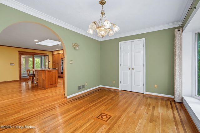 8819 Mountain Brook Dr, Louisville, KY 40272