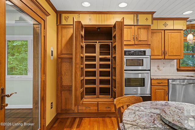 8819 Mountain Brook Dr, Louisville, KY 40272