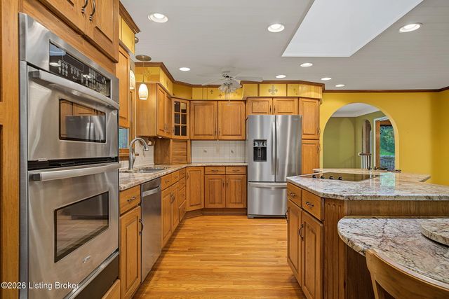 8819 Mountain Brook Dr, Louisville, KY 40272