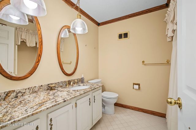 8819 Mountain Brook Dr, Louisville, KY 40272