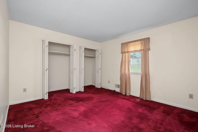 8819 Mountain Brook Dr, Louisville, KY 40272