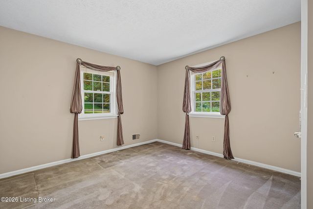 8819 Mountain Brook Dr, Louisville, KY 40272