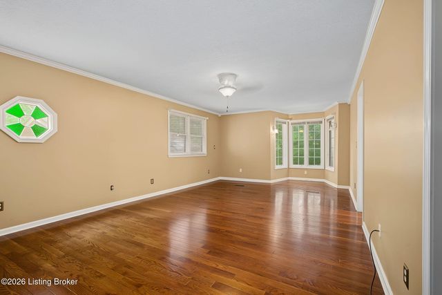 8819 Mountain Brook Dr, Louisville, KY 40272